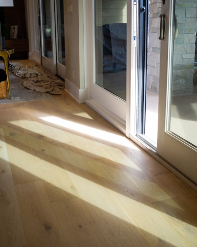 Side-by-side comparison of windows with and without window tint